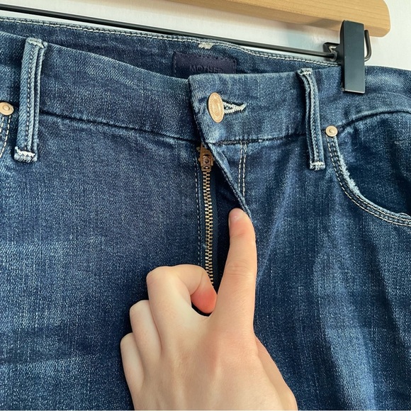 Mother High Waisted Looker Ankle Fray Close to the Edge Blue Jean Distressed 30 - Picture 8 of 15